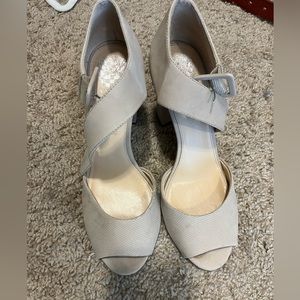 Vince Camuto pumps!!